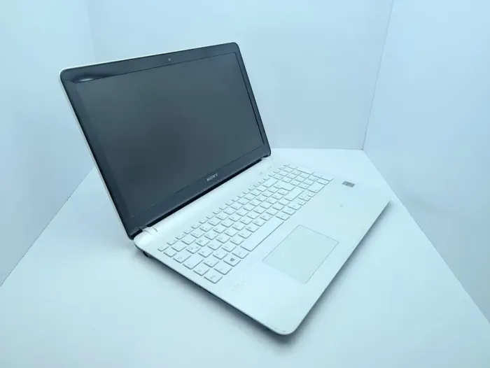 Ноутбук Sony Vaio SVF152C29M / 15.6" (1366x768) TN / Intel Pentium 2117U (2 ядра по 1.8 GHz) / 6 GB DDR3 / 128 GB SSD / Intel HD Graphics 2500 / WebCam б/в - зображення 3