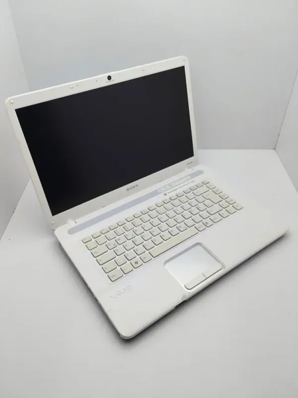 Ноутбук Sony Vaio NS21 / 15.6" (1366x768) TN / Intel Core 2 Duo T6400 (2 ядра по 2.0 GHz) / 4 GB DDR2 / 250 GB HDD / Intel HD Graphics / WebCam б/в - зображення 4