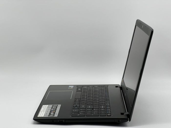 Ноутбук Б-клас Acer Aspire E15 E5-575G-527J / 15.6" (1920x1080) TN / Intel Core i5-7200U (2 (4) ядра по 2.5 - 3.1 GHz) / 16 GB DDR4 / 240 GB SSD / nVidia GeForce 950M, 2 GB GDDR5, 128-bit / WebCam б/в - зображення 4