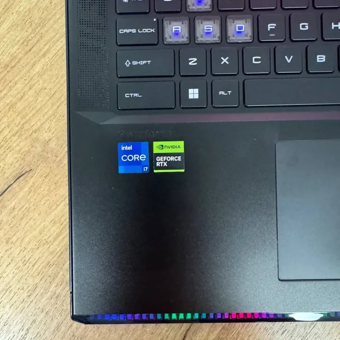 Ігровий ноутбук Б-клас MSI Raider GE78 HX 13VG / 17" (2560x1600) IPS / Intel Core i7-13700HX (16 (24) ядер по 3.7 - 5.0 GHz) / 16 GB DDR5 / 1000 GB SSD NVMe / nVidia GeForce RTX 4070, 8 GB GDDR6, 128-bit / WebCam б/в - зображення 8