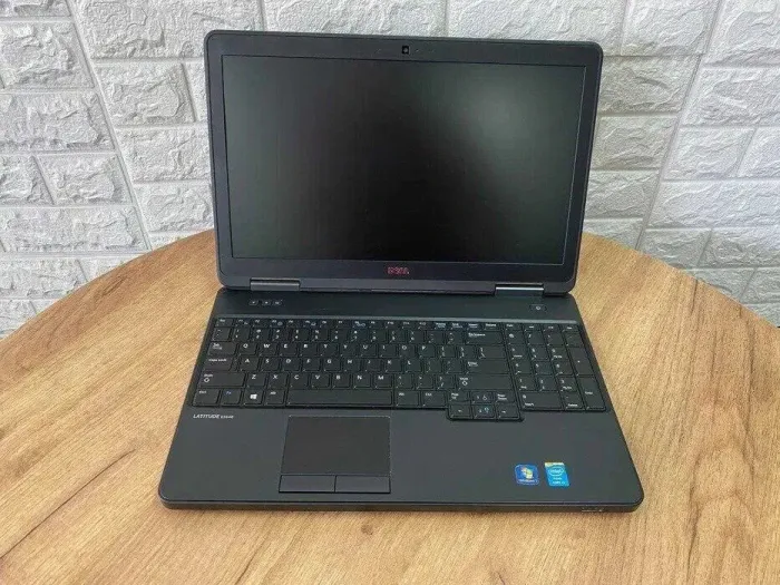 Ноутбук Dell Latitude E5540 / 15.6'' (1366x768) TN / Intel Core i3-4010U (2 (4) ядра по 1.7 GHz) / 4 GB DDR3 / 256 GB SSD / Intel HD Graphics 4400 / DVD-ROM / VGA - зображення 6