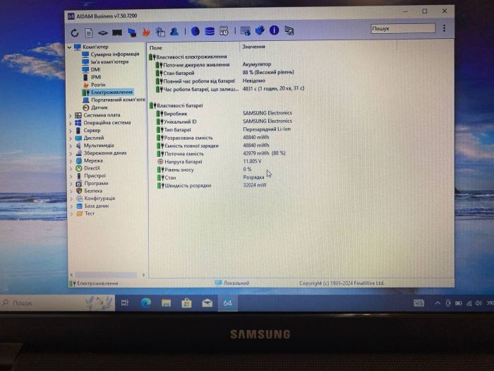 Ноутбук Б-клас Samsung NP300E5A / 15.6" (1366x768) TN / Intel Core i5-2430M (2 (4) ядра по 2.4 - 3.0 GHz) / 8 GB DDR3 / 240 GB SSD / nVidia GeForce GT 520MX, 1 GB GDDR3, 64-bit / WebCam / DVD-ROM б/в - зображення 4