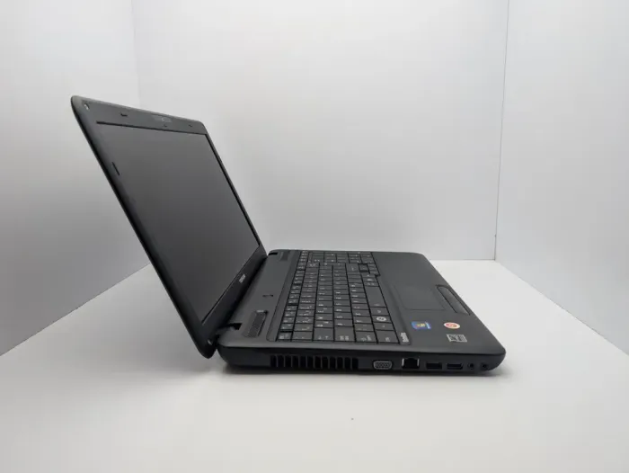 Ноутбук Toshiba Satellite C660D / 15.6" (1366x768) TN / AMD E-300 (2 ядра по 1.3 GHz) / 6 GB DDR3 / 1000 GB HDD / AMD Radeon HD 6310 Graphics / WebCam / Акб не тримає б/в - зображення 5