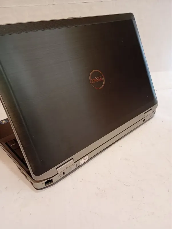 Ноутбук Б-клас Dell Latitude E6530 / 15.6" (1366x768) TN / Intel Core i5-3210M (2 (4) ядра по 2.5 - 3.1 GHz) / 8 GB DDR3 / 240 GB SSD / Intel HD Graphics 4000 б/в - зображення 6