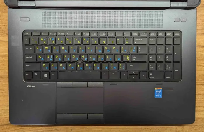 Мобільна робоча станція Б-клас HP zBook 17 G2 / 17.3" (1920x1080) IPS / Intel Core i7-4810MQ (4 (8) ядра по 2.8 - 3.8 GHz) / 16 GB DDR4 / 480 GB SSD / nVidia Quadro K1100M, 2 GB GDDR5, 128-bit / Fingerprint / Windows 10 б/в - зображення 5