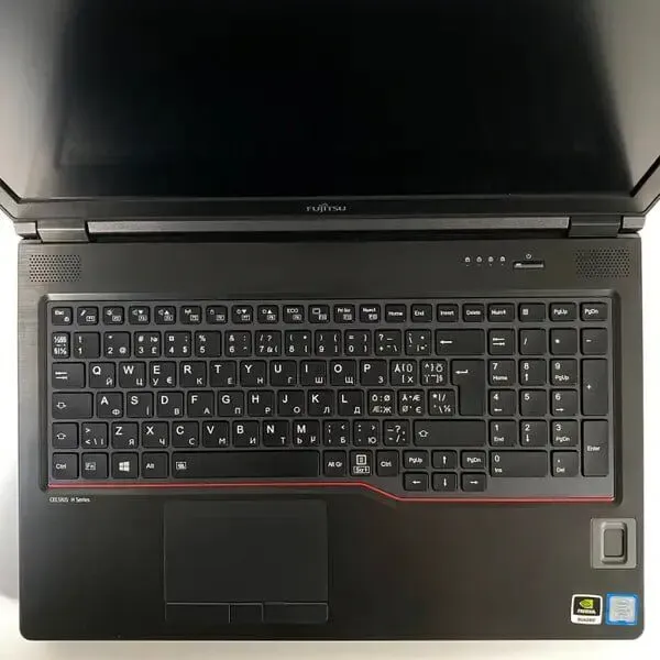Мобільна робоча станція Б-клас Fujitsu Celsius H780 / 15.6" (1920x1080) IPS / Intel Core i7-8850H (6 (12) ядер по 2.6 - 4.3 GHz) / 16 GB DDR4 / 512 GB SSD / nVidia Quadro P1000, 4 GB GDDR5, 256-bit / WebCam / Fingerprint б/в - зображення 3