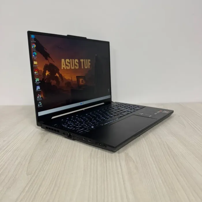 Ігровий ноутбук Asus TUF Gaming Advantage A16 FA617NS / 16" (1920x1200) IPS / AMD Ryzen 7 7735HS (8 (16) ядер по 3.2 - 4.75 GHz) / 16 GB DDR5 / 512 GB SSD NVMe / AMD Radeon RX 7600S, 8 GB GDDR6, 128-bit / WebCam б/в - зображення 4