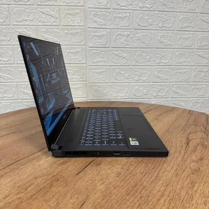 Мобільна робоча станція Б-клас MSI WS66 10TKT / 15.6" (1920x1080) IPS Touch / Intel Core i7-10875H (8 (16) ядер по 2.3 - 5.1 GHz) / 32 GB DDR4 / 1000 GB SSD / nVidia Quadro RTX 3000, 6 GB GDDR6, 192-bit / WebCam б/в - зображення 4