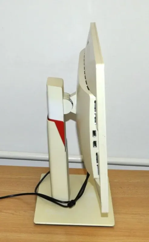 Монітор Б-клас Fujitsu B22W-7 / 22" (1680x1050) TN / USB 2.0, VGA, DVI, DisplayPort / Вбудовоні колонки 2x 1.5W / VESA 100x100 + Кабелі підключення (VGA та живлення) б/в - зображення 3