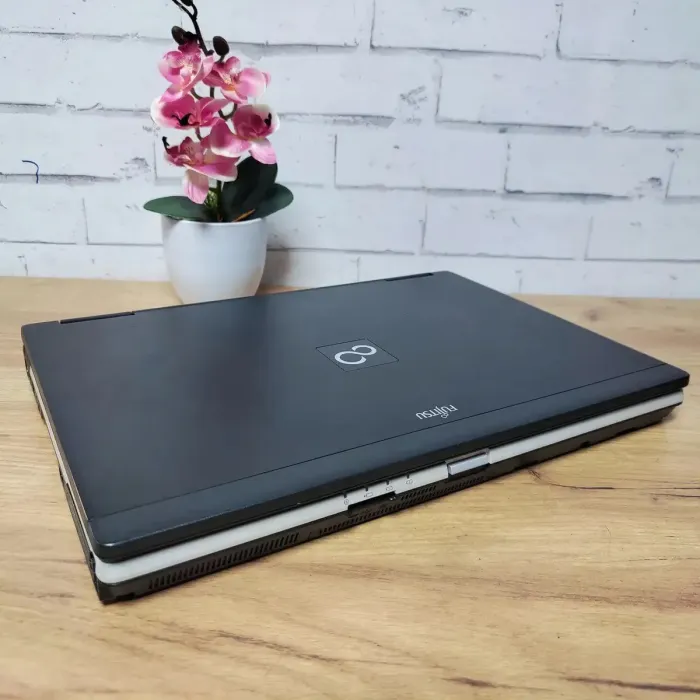 Ноутбук Fujitsu LifeBook E780 / 15.6" (1366x768) TN / Intel Core i5-560M (2 (4) ядра по 2.6 - 3.2 GHz) / 4 GB DDR3 / 128 GB SSD / Intel HD Graphics / WebCam / Без АКБ б/в - зображення 7