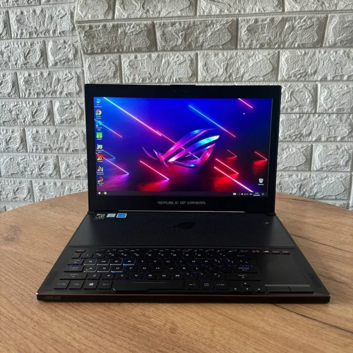 Ігровий ноутбук Asus ROG Zephyrus GX501VIK / 15.6" (1920x1080) IPS / Intel Core i7-7700HQ (4 (8) ядра по 2.8 - 3.8 GHz) / 16 GB DDR4 / 512 GB SSD / nVidia GeForce GTX 1080 Max-Q, 8 GB GDDR5, 256-bit / WebCam б/в - зображення 2