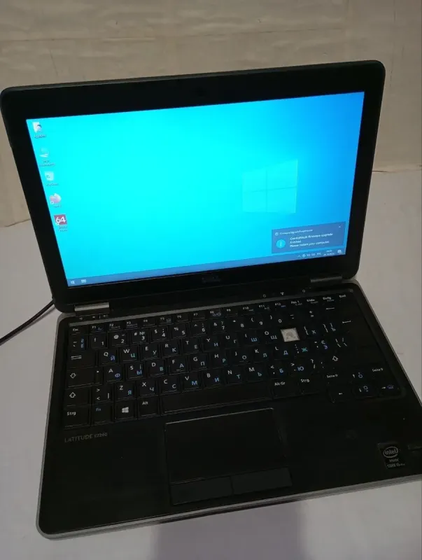 Нетбук Б-клас Dell Latitude E7240 / 12.5" (1366x768) TN / Intel Core i5-4300U (2 (4) ядра по 1.9 - 2.9 GHz) / 8 GB DDR3 / 128 GB SSD / Intel HD Graphics 4400 / WebCam / АКБ не держит б/в - зображення 2