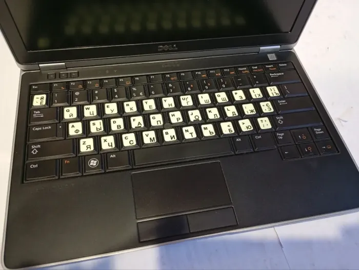 Нетбук Dell Latitude E6220 / 12.5" (1366x768) TN / Intel Core i7-2620M (2 (4) ядра по 2.7 - 3.4 GHz) / 12 GB DDR3 / 240 GB SSD / Intel HD Graphics 3000 / WebCam б/в - зображення 6