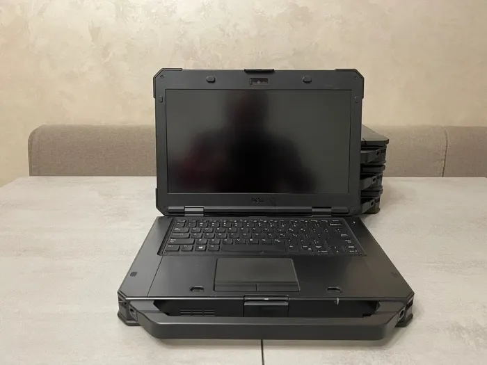 Захищений ноутбук Dell Latitude 5424 Rugged / 14" (1920x1080) IPS / Intel Core i5-8350U (4 (8) ядра по 1.7 - 3.6 GHz) / 32 GB DDR4 / 1000 GB SSD M.2 / AMD Radeon RX 540, 4 GB GDDR5, 128-bit / WebCam / Два АКБ б/в - изображение 3