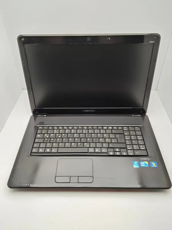 Ноутбук Medion Akoya E7216 / 17.3" (1600x900) TN / Intel Core i3-380M (2 (4) ядра по 2.53 GHz) / 6 GB DDR3 / 500 GB HDD / Intel HD Graphics / WebCam / АКБ не тримає б/в - зображення 2