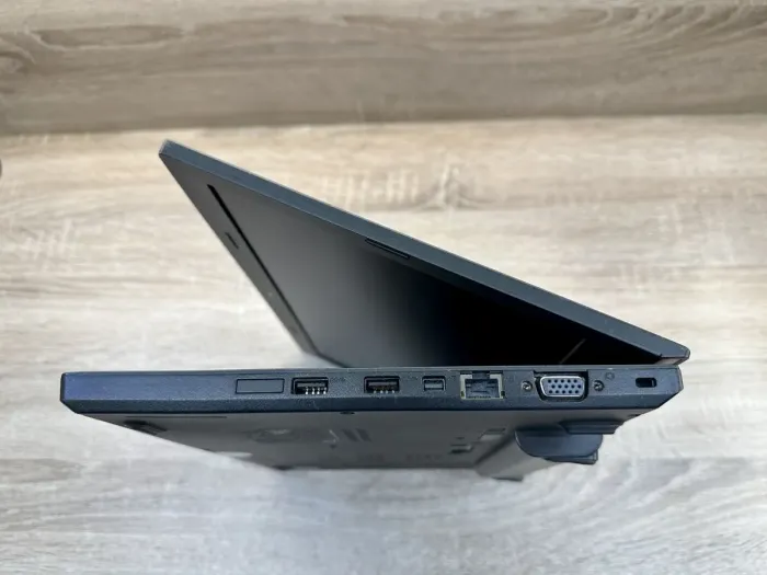Ультрабук Lenovo ThinkPad L460 / 14" (1366x768) TN / Intel Core i3-6100U (2 (4) ядра по 2.3 GHz) / 8 GB DDR3 / 240 GB SSD / Intel HD Graphics 520 / WebCam / Windows 10 Pro б/в - зображення 5