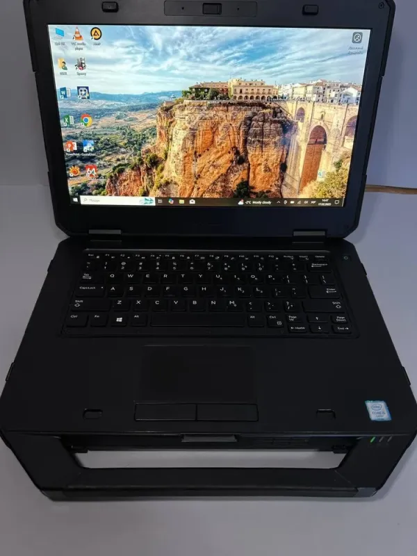 Захищений ноутбук Dell Latitude 5414 Rugged / 14" (1920x1080) IPS Touch / Intel Core i5-6300U (2 (4) ядра по 2.4 - 3.0 GHz) / 8 GB DDR4 / 256 GB SSD / Intel HD Graphics 520 / WebCam б/в - зображення 2