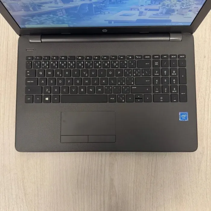 Ноутбук HP 250 G6 / 15.6" (1366x768) TN / Intel Celeron N3060 (2 ядра по 1.6 - 2.48 GHz) / 4 GB DDR3 / 128 GB SSD / Intel HD Graphics 400 / WebCam / DVD-ROM б/в - зображення 4