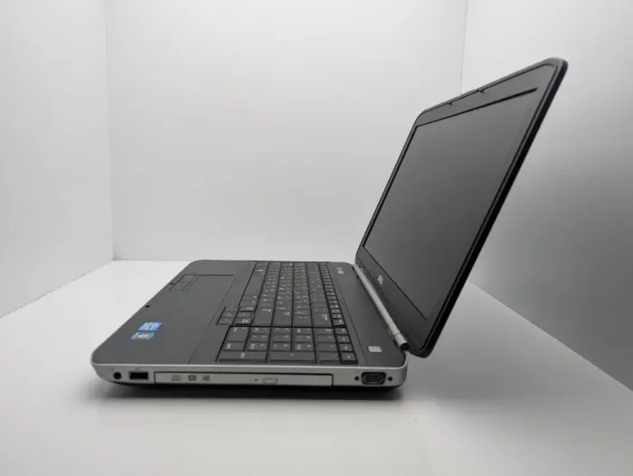 Ноутбук Dell Latitude E5520 / 15.6" (1366x768) TN / Intel Core i5-2520M (2 (4) ядра по 2.5 - 3.2 GHz) / 6 GB DDR3 / 240 GB SSD / Intel HD Graphics 3000 / WebCam б/в - зображення 6