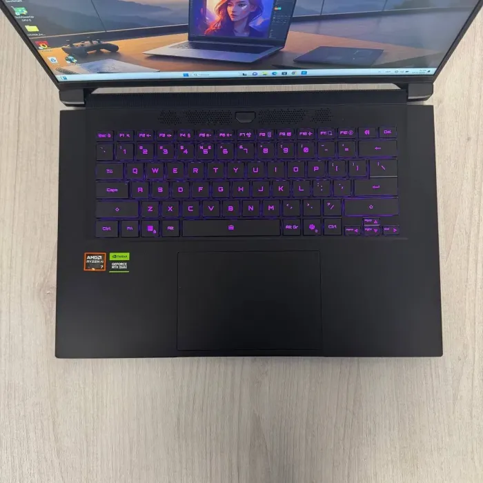 Ігровий ноутбук Gigabyte Aero X16 1VH / 16" (2560x1600) IPS / AMD Ryzen Al 7 350 (8 (16) ядер по 2,0 - 5,0 ГГц) / 32 ГБ DDR5 / 1000 ГБ SSD / nVidia GeForce RTX 5060, 8 ГБ GDDR7, 128-біт / WebCam б/в - зображення 3