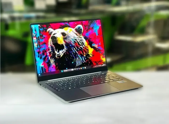 Ультрабук Samsung Galaxy Book 3 NP940XFG / 14" (2880x1800) OLED / Intel Core i7-1360P (12 (16) ядер по 2.2 - 5.0 GHz) / 16 GB DDR5 / 512 GB SSD M.2 / Intel Iris Xe Graphics / WebCam / Win 11 Home б/в - зображення 3