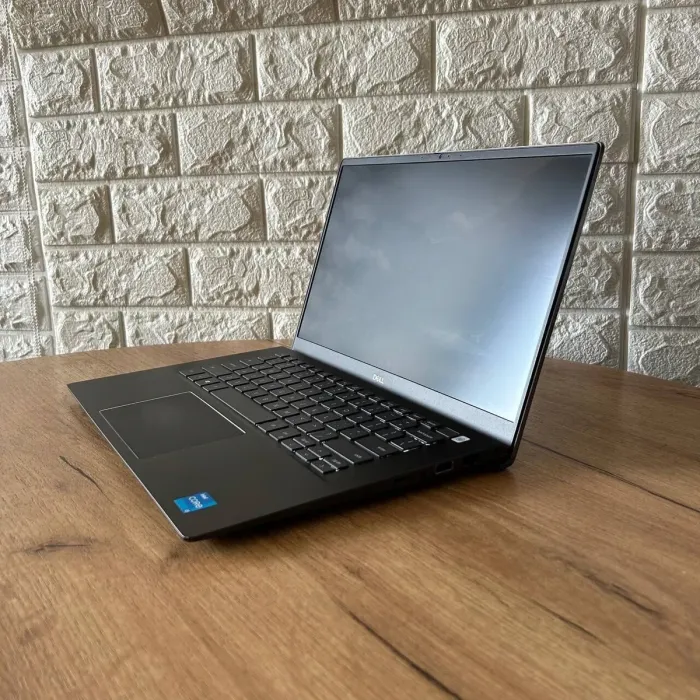 Ультрабук Б-клас Dell Vostro 5402 / 14" (1920x1080) IPS / Intel Core i5-1135G7 (4 (8) ядра по 2.4 - 4.2 GHz) / 8 GB DDR4 / 256 GB SSD NVMe / Intel Iris Xe Graphics / WebCam б/в - зображення 5