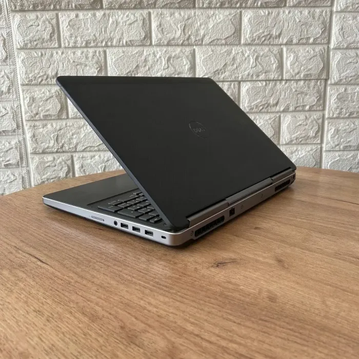 Мобільна робоча станція Б-клас Dell Precision 7510 / 15.6" (1920x1080) IPS / Intel Core i5-6300HQ (4 ядра по 2.3 - 3.2 GHz) / 8 GB DDR4 / 256 GB SSD / AMD FirePro W5170M, 2 GB GDDR5, 128-bit / WebCam б/в - зображення 6