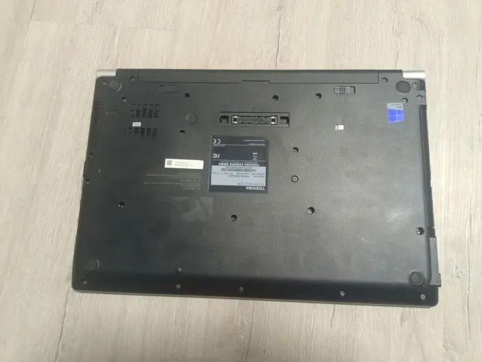 Ноутбук Б-клас Toshiba Tecra A50-C / 15.6" (1366x768) TN / Intel Core i5-6200U (2 (4) ядра по 2.3 - 2.8 GHz) / 8 GB DDR3 / 240 GB SSD / Intel HD Graphics 520 / WebCam б/в - зображення 8