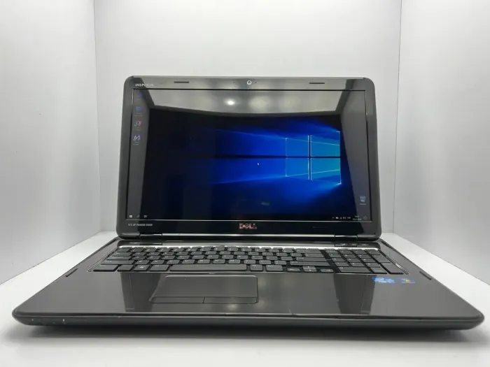 Ноутбук Б-клас Dell Inspiron N7110 / 17.3" (1366x768) TN / Intel Core i3-2310M (2 (4) ядра по 2.1 GHz) / 4 GB DDR3 / 240 GB SSD / Intel HD Graphics 3000 / WebCam б/в - зображення 2