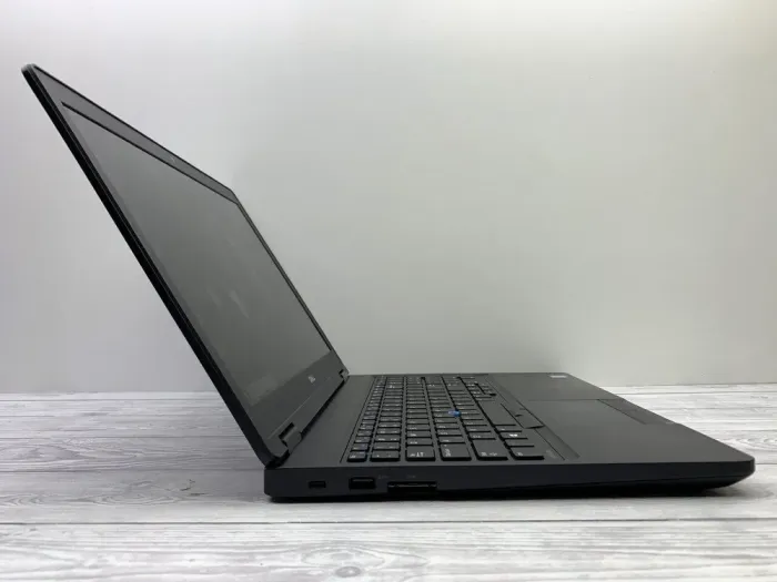 Ігровий ноутбук Б-класу Dell Latitude 5580 / 15.6" (1920x1080) TN / Intel Core i5-7440HQ (4 ядра по 2,8 - 3,8 ГГц) / 16 ГБ DDR4 / 480 ГБ SSD / nVidia GeForce 940MX, 2 ГБ GDDR5, 64-біт / WebCam б/в - зображення 4