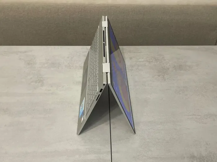 Ноутбук-трансформер HP Envy x360 15m-ed1013dx / 15.6" (1920x1080) IPS Touch / Intel Core i5-1135G7 (4 (8) ядра по 2.4 - 4.2 GHz) / 16 GB DDR4 / 256 GB SSD M.2 / Intel Iris X Graphics / WebCam б/в - зображення 4