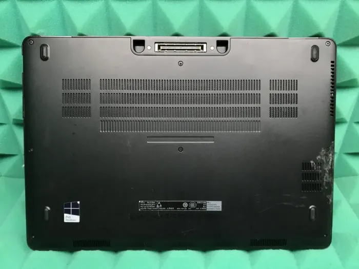 Ультрабук Б-клас Dell Latitude E7470 / 14" (2560x1440) IPS Touch / Intel Core i7-6600U (2 (4) ядра по 2.6 - 3.4 GHz) / 8 GB DDR4 / 256 GB SSD / Intel HD Graphics 520 / WebCam / HDMI / Windows 10 б/в - зображення 6