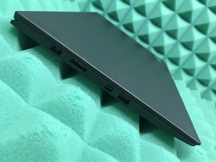 Ультрабук Б-клас Lenovo ThinkPad X1 Carbon (4th Gen) / 14" (1920x1080) IPS / Intel Core i5-6300U (2 (4) ядра по 2.4 - 3.0 GHz) / 8 GB DDR3 / 256 GB SSD M.2 / Intel HD Graphics 520 / WebCam / Fingerprint б/в - зображення 7