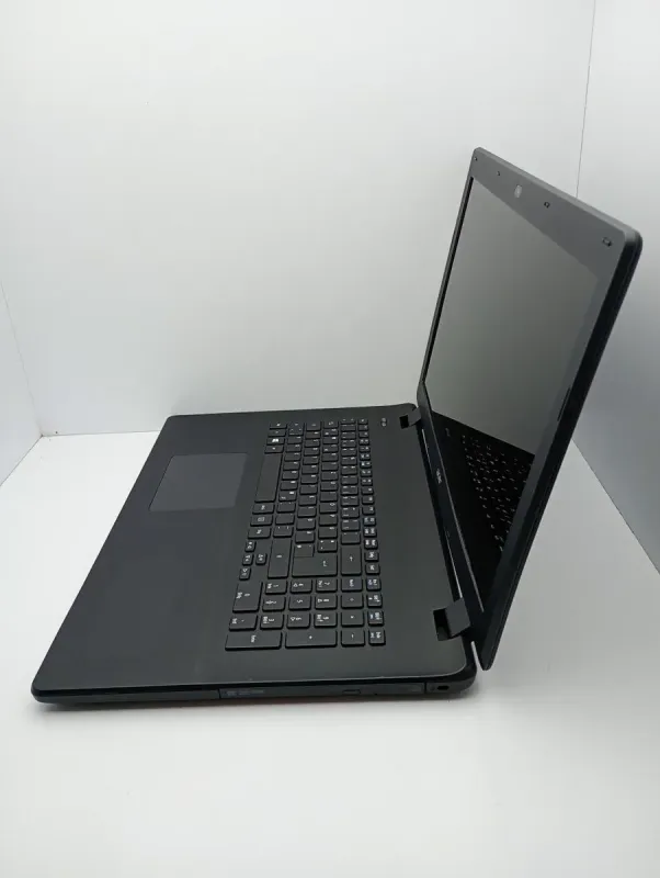 Ноутбук Acer Aspire ES1-711 / 17.3" (1600x900) TN / Intel Celeron N2940 (4 ядра по 1.83 - 2.25 GHz) / 4 GB DDR3 / 120 GB SSD / Intel HD Graphics / WebCam б/в - зображення 4