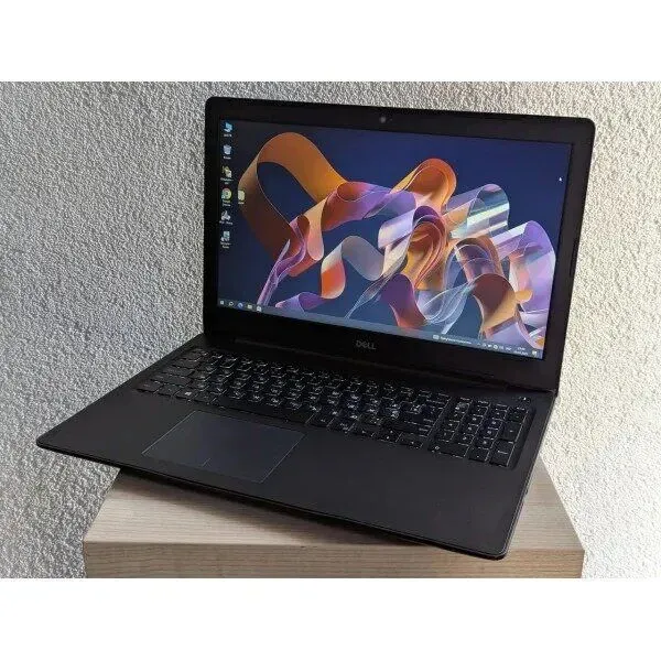 Ноутбук Б-клас Dell Latitude 3590 / 15.6" (1920x1080) TN / Intel Core i5-8250U (4 (8) ядра по 1.6 - 3.4 GHz) / 16 GB DDR4 / 128 GB SSD + 500 GB HDD / Intel UHD Graphics 620 / WebCam б/в - зображення 4