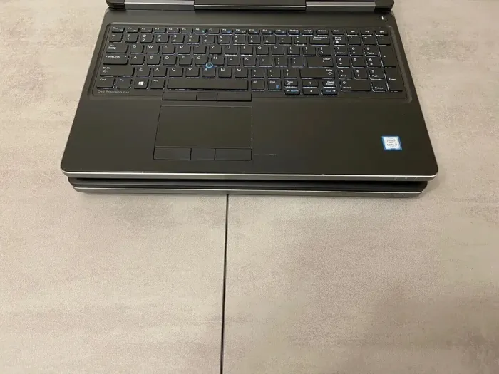 Робоча станція Dell Precision 7510 / 15.6"  IPS / Core i7-6820HQ (4(8) ядра по 2.7-3.6GHz) / 16GB DDR4 / 256GB SSD + 500GB HDD / Quadro M1000M, 2GB  / WebCam б/в - зображення 3