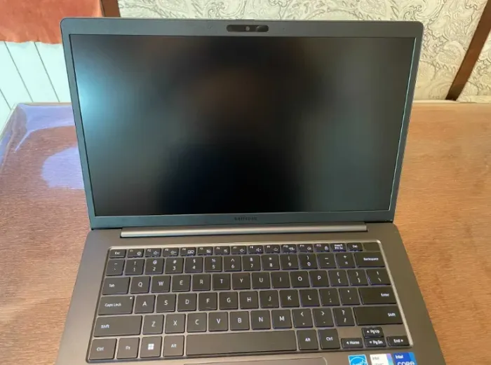 Ультрабук Samsung Galaxy Book2 / 14" (1920x1080) IPS / Intel Core i7-1260P (12 (16) ядер по 3.4 - 4.7 GHz) / 16 GB DDR4 / 256 GB SSD / Intel Iris Xe Graphics eligible / WebCam б/в - зображення 5