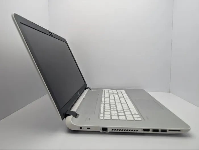 Ноутбук HP 17-1245ng / 17.3" (1600x900) TN / AMD A6-6310 (4 ядра по 1.8 - 2.4 GHz) / 8 GB DDR3 / 120 GB SSD / AMD Radeon R4 Graphics / WebCam / DVD-ROM б/в - зображення 3