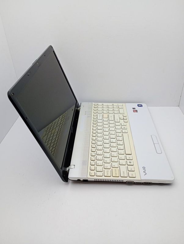 Ноутбук Sony VPC EB4E1R / 15.6" (1366x768) TN / Intel Core i3-380M (2 (4) ядра по 2.5 GHz) / 6 GB DDR3 / 120 GB SSD / Intel Graphics / WebCam б/в - зображення 4