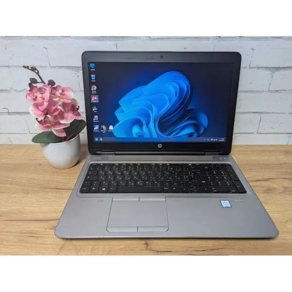 Ноутбук HP ProBook 650 G2 / 15.6" (1366x768) TN / Intel Core i5-6200U (2 (4) ядра по 2.3 - 2.8 GHz) / 16 GB DDR4 / 256 GB SSD / Intel HD Graphics 520 / WebCam / DVD-ROM б/в - зображення 2