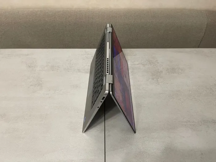 Ноутбук-трансформер Б-клас Dell Latitude 9520 2-in-1 / 15.6" (1920x1080) IPS Touch / Intel Core i5-1145G7 (4 (8) ядер по 4.4 GHz) / 16 GB DDR4 / 256 GB SSD M.2 / Intel Iris Xe Graphics / WebCam б/в - зображення 4