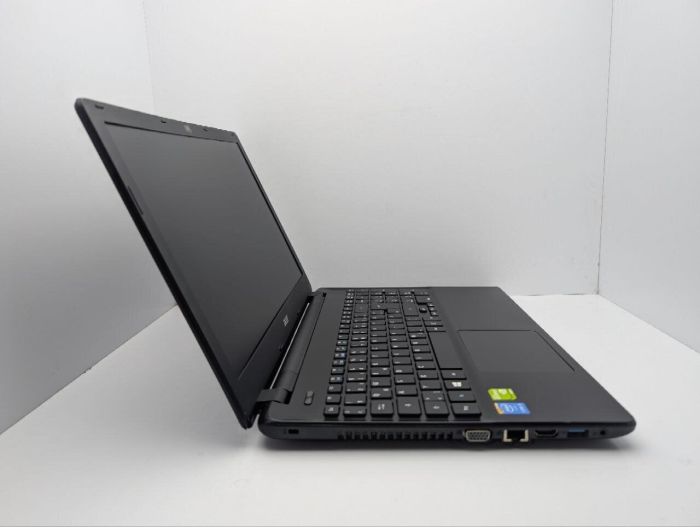 Ноутбук Acer Aspire E5-571G / 15.6" (1366x768) TN / Intel Core i3-4005U (2 (4) ядра по 1.7 GHz) / 6 GB DDR3 / 500 GB HDD / nVidia GeForce 820M, 1 GB GDDR3, 64-bit / WebCam / DVD-ROM б/в - зображення 4