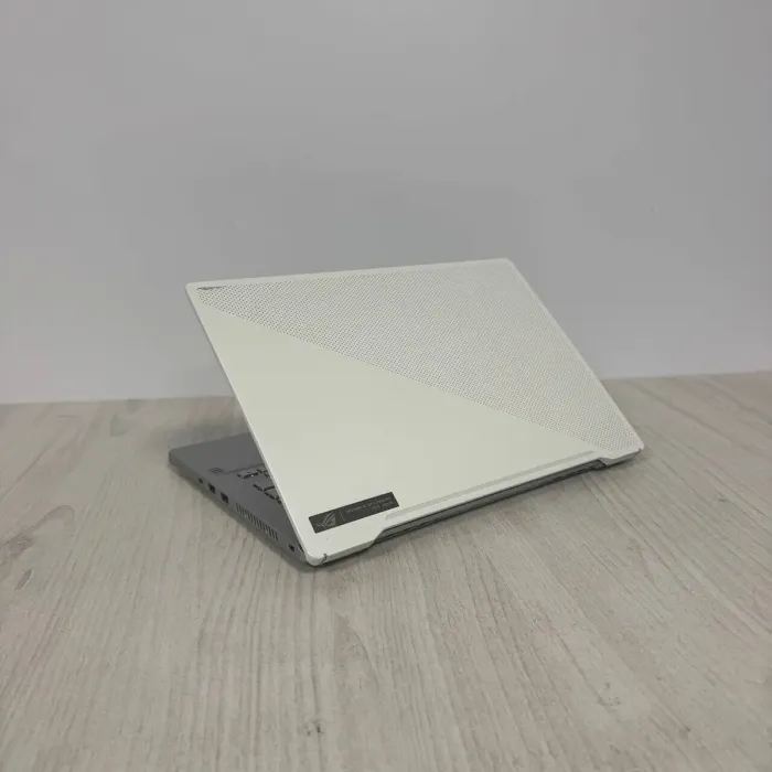 Ігровий ультрабук Б-класу Asus ROG Zephyrus G14 GA401IV / 14" (1920x1080) IPS / AMD Ryzen 9 4900HS (8 (16) ядер по 3,0 - 4,3 ГГц) / 16 ГБ DDR4 / 512 ГБ SSD NVMe / nVidia GeForce RTX 2060 Max-Q, 6 ГБ GDDR6, 192-біт б/в - зображення 7