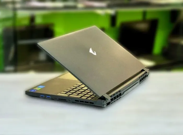 Ігровий ноутбук Б-клас Gigabyte Aorus 5 SE / 15.6" (1920x1080) IPS / Intel Core i7-12700H (14 (20) ядер по 3.5 - 4.7 GHz) / 16 GB DDR4 / 512 GB SSD M.2 / nVidia GeForce RTX 3070, 8 GB GDDR6, 256-bit / WebCam / Win 11 Home б/в - зображення 5