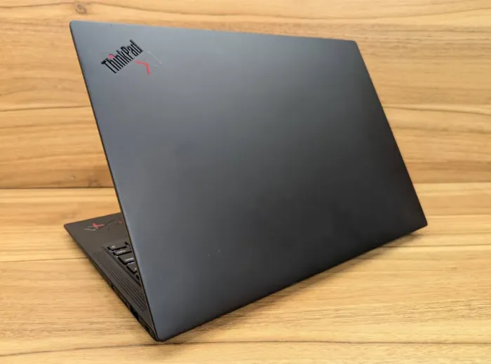 Ультрабук Lenovo ThinkPad X1 Carbon Gen11 / 14" (1920x1080) IPS Touch / Intel Core i7-1365U (10 (12) ядер по 1.3 - 5.2 GHz) / 32 GB DDR5 / 1000 GB SSD / Intel Iris Xe Graphics / WebCam / Windows 11 б/в - зображення 7