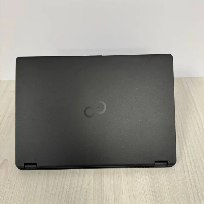 Ноутбук Fujitsu LifeBook U749 / 14" (1920x1080) IPS / Intel Core i5-8365U (4 (8) ядра по 1.6 - 4.1 GHz) / 8 GB DDR4 / 256 GB SSD NVMe / Intel UHD Graphics 620 / WebCam б/в - зображення 3