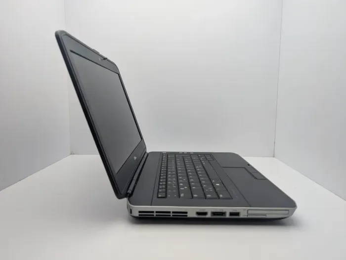 Ноутбук Dell Latitude E5430 / 14" (1600x900) TN / Intel Core i3-3130M (2 (4) ядра по 2.6 GHz) / 6 GB DDR3 / 500 GB HDD / Intel HD Graphics 4000 / WebCam б/в - зображення 5