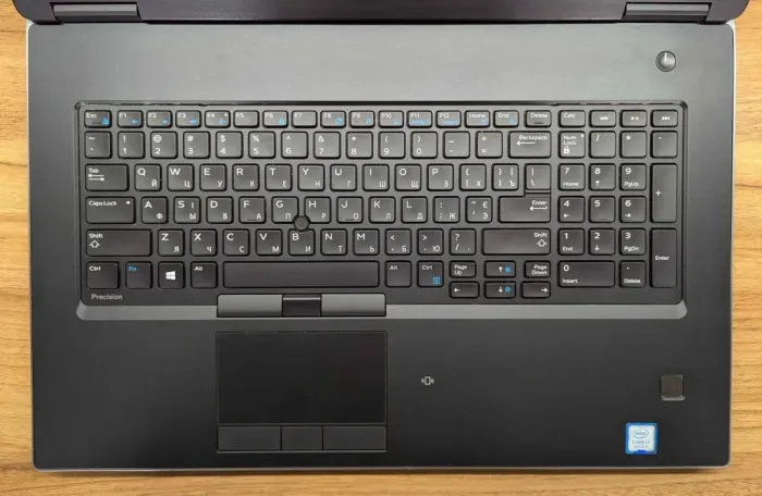 Мобільна робоча станція Dell Precision 7730 / 17.3" (1920x1080) IPS / Intel Core i7-8850H (6 (12) ядер по 2.6 - 4.3 GHz) / 32 GB DDR4 / 512 GB SSD / nVidia Quadro P5200, 16 GB GDDR5, 256-bit / WebCam / TouchID / Windows 10 б/в - зображення 3