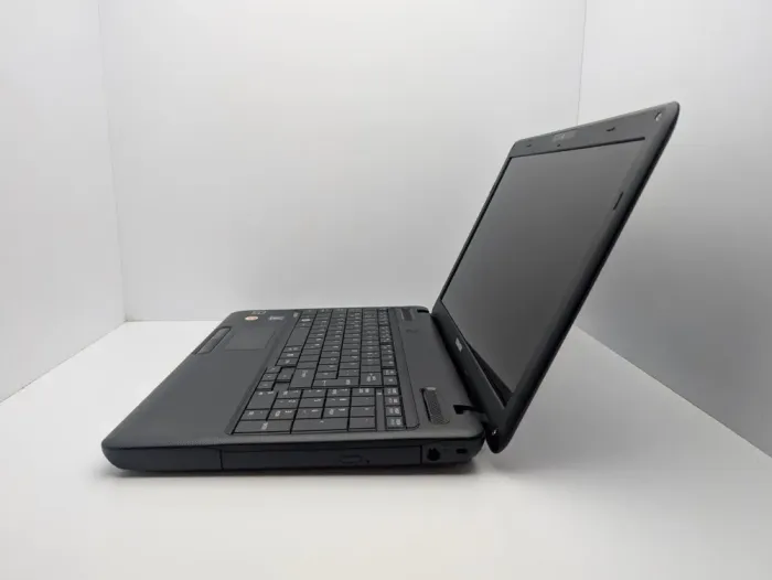 Ноутбук Toshiba Satellite C660D / 15.6" (1366x768) TN / AMD E-300 (2 ядра по 1.3 GHz) / 6 GB DDR3 / 1000 GB HDD / AMD Radeon HD 6310 Graphics / WebCam / Акб не тримає б/в - зображення 6