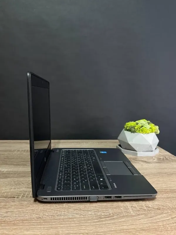 Ультрабук Б-клас HP EliteBook 840 G2 / 14" (1920x1080) TN / Intel Core i7-5600U (2 (4) ядра по 2.6 - 3.2 GHz) / 8 GB DDR3 / 256 GB SSD M.2 / Intel HD Graphics 5500 / WebCam / Win 10 б/в - зображення 4